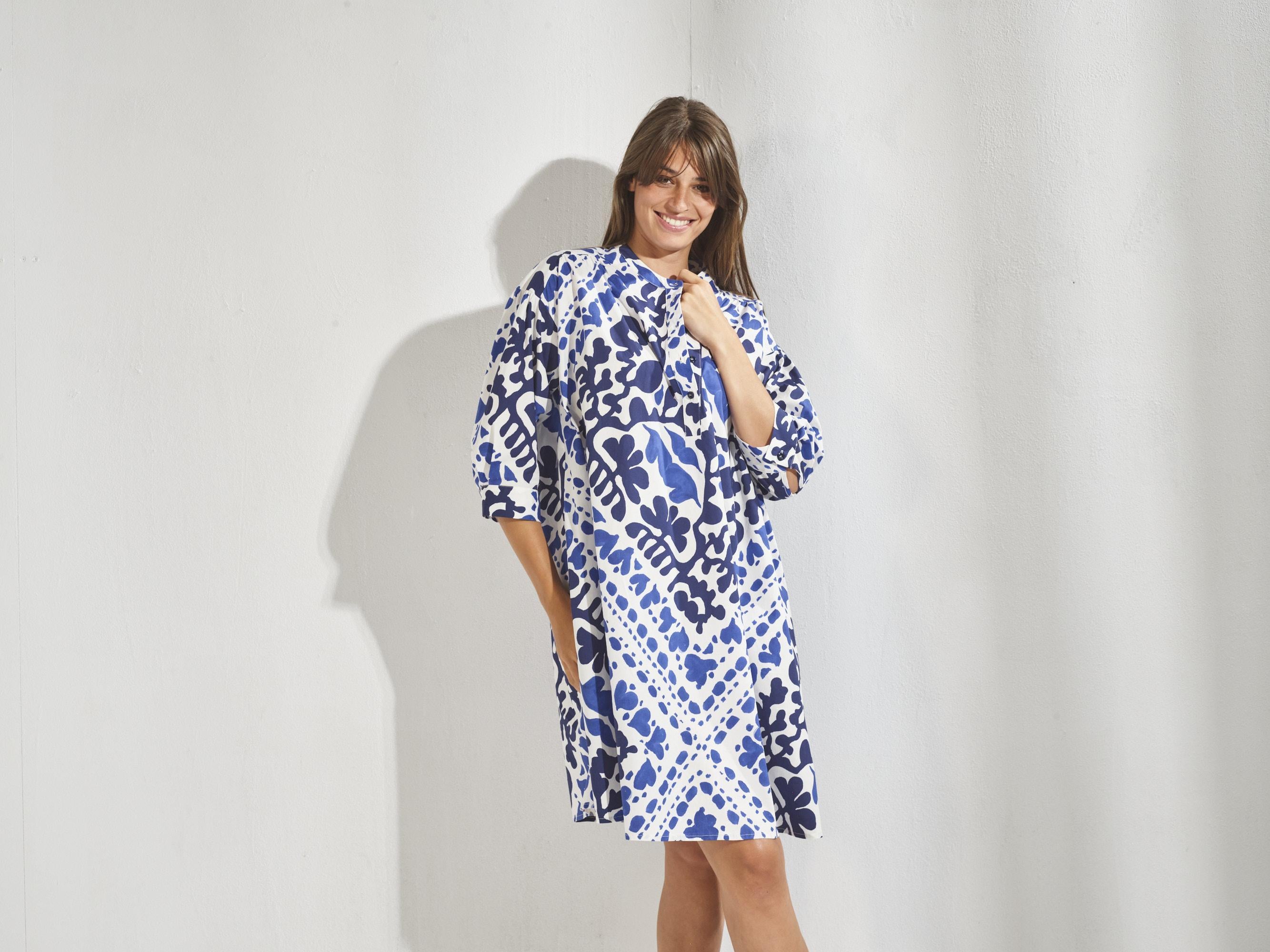 Korte katoenen jurk met print - Santorini blue