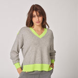 v-hals pull met kleurdetail - Grey / Fluo Yellow