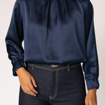 Satijnen blouse met opstaande kraag - Navy