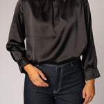 Satijnen blouse met opstaande kraag - Black