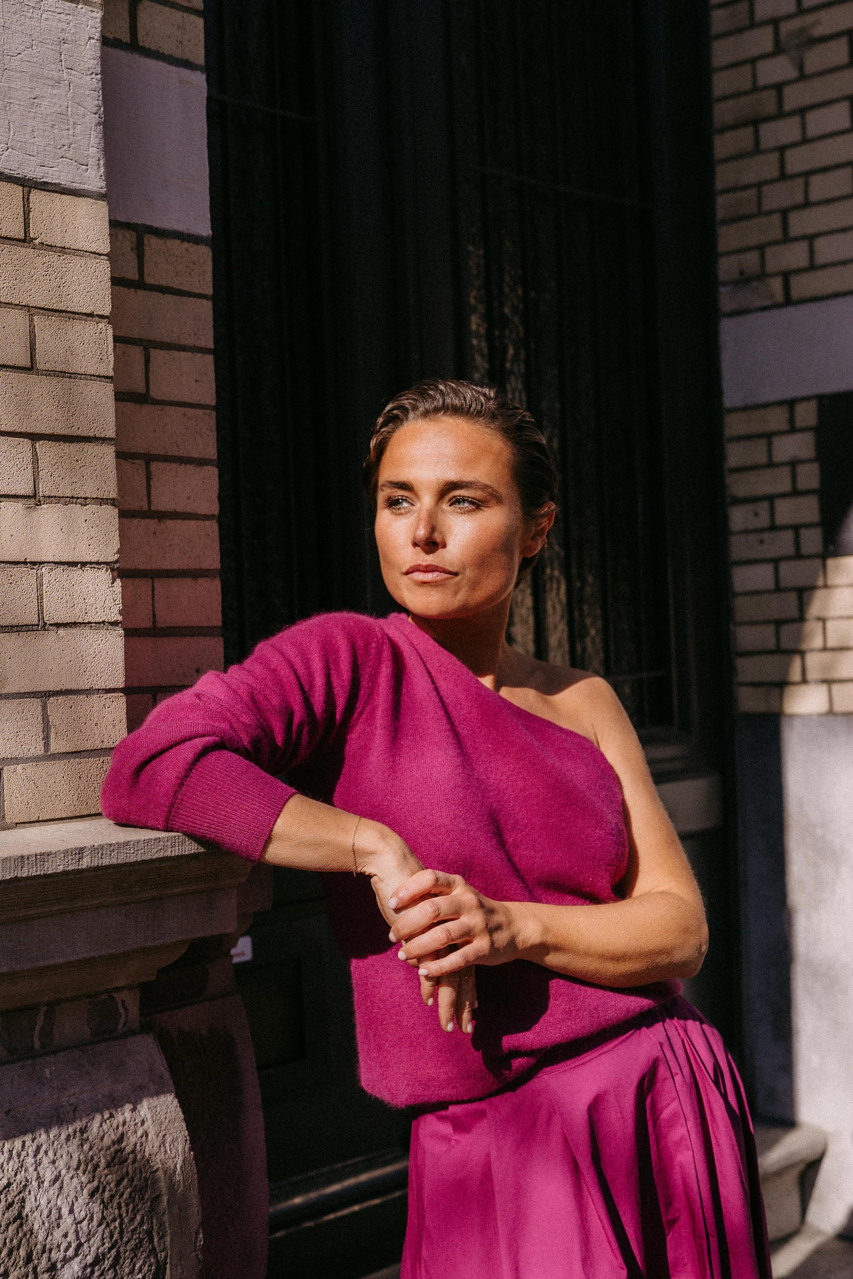 one shoulder pull - Violet
