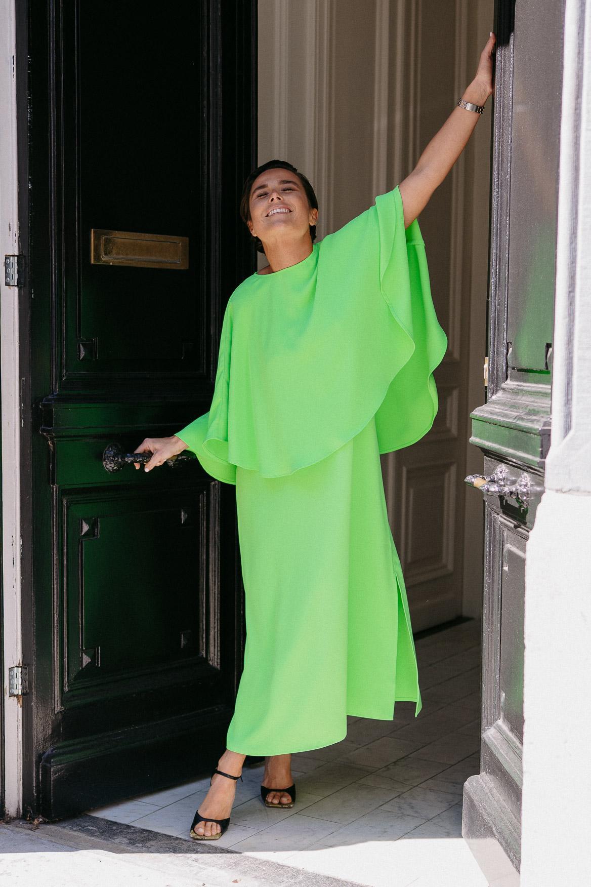 Mouwloze jurk met afneembare cape - Pink