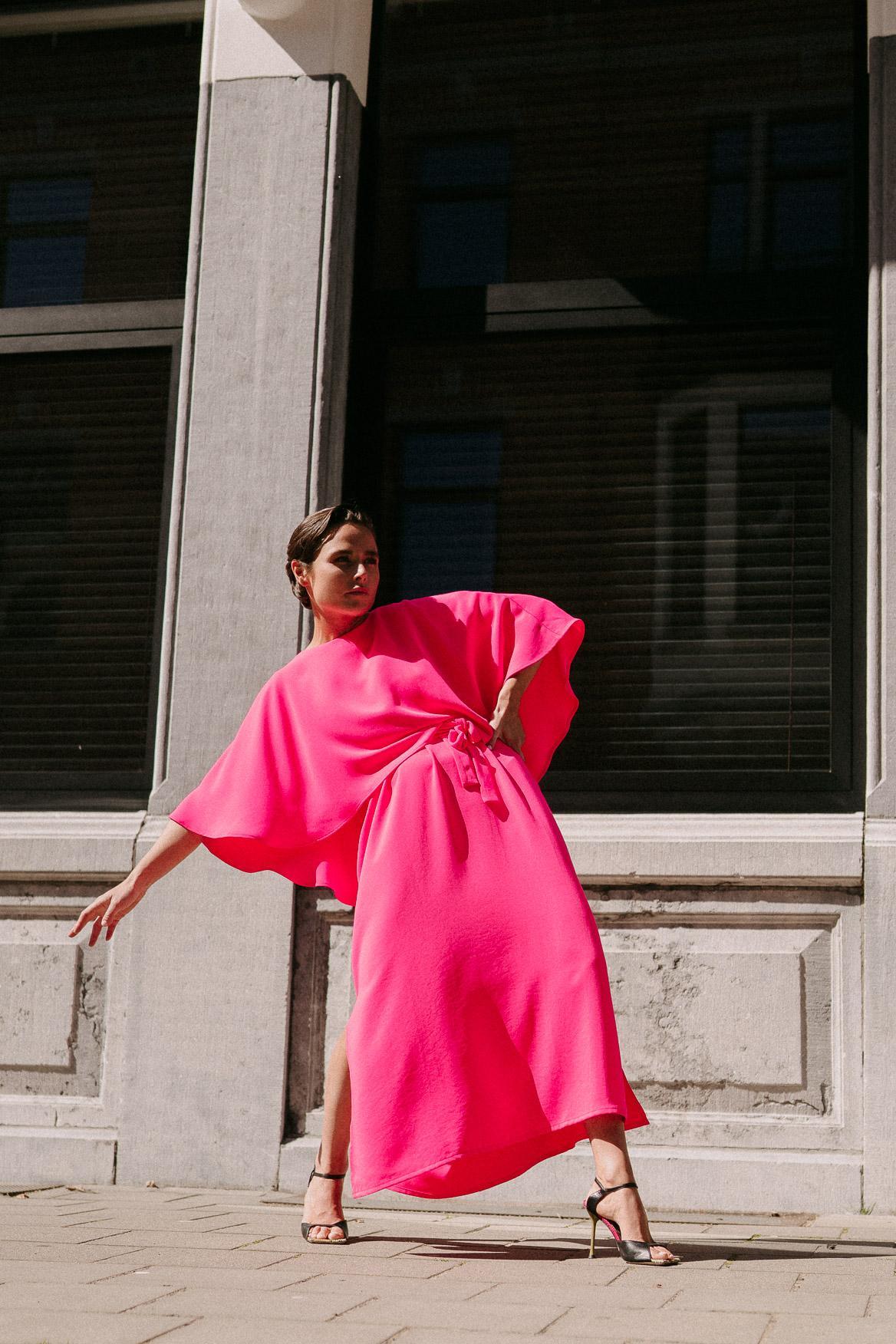 Mouwloze jurk met afneembare cape - Pink