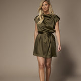 Livia cocktailjurk in satijn - Khaki