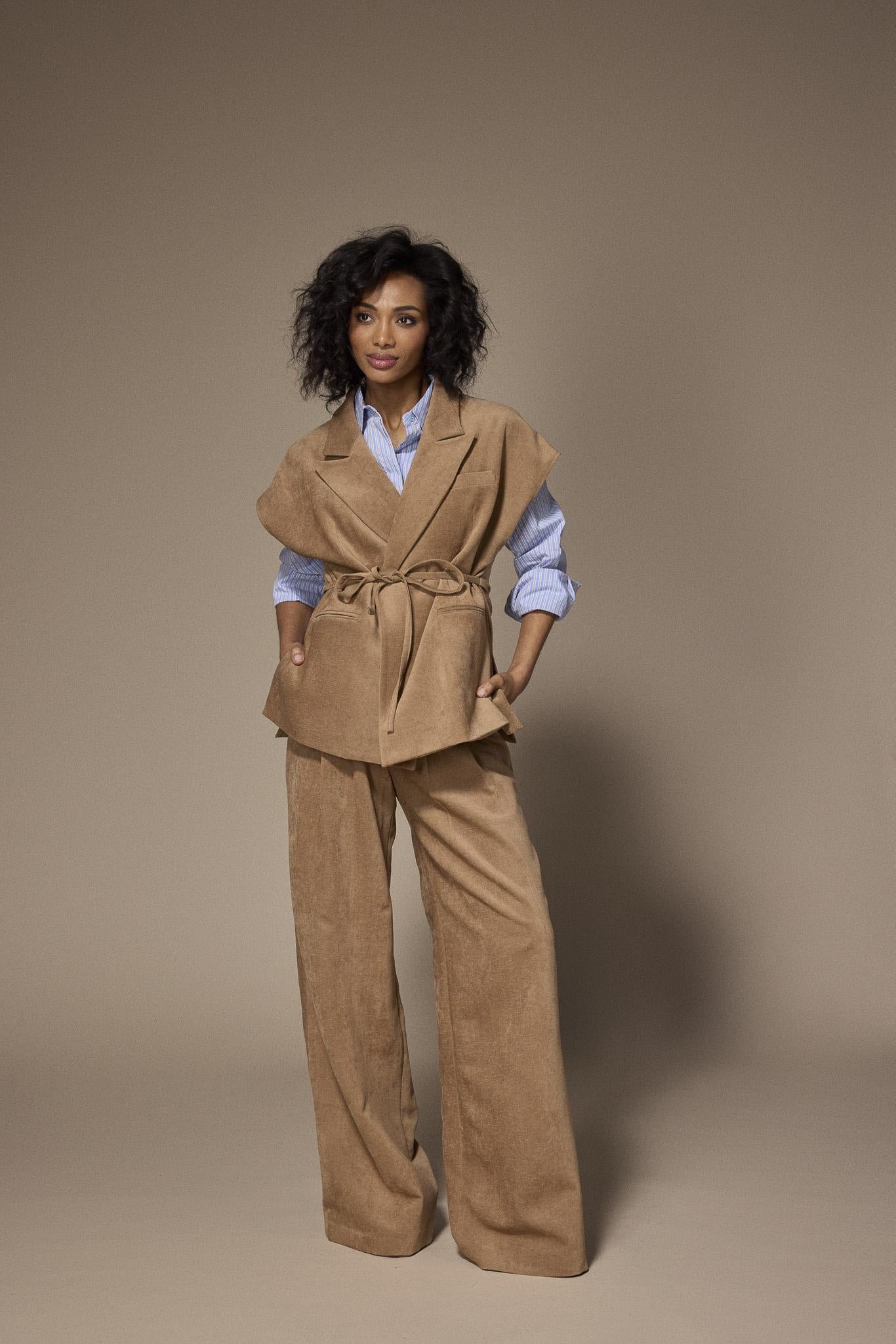 Naomi mouwloze gilet in velours - Camel