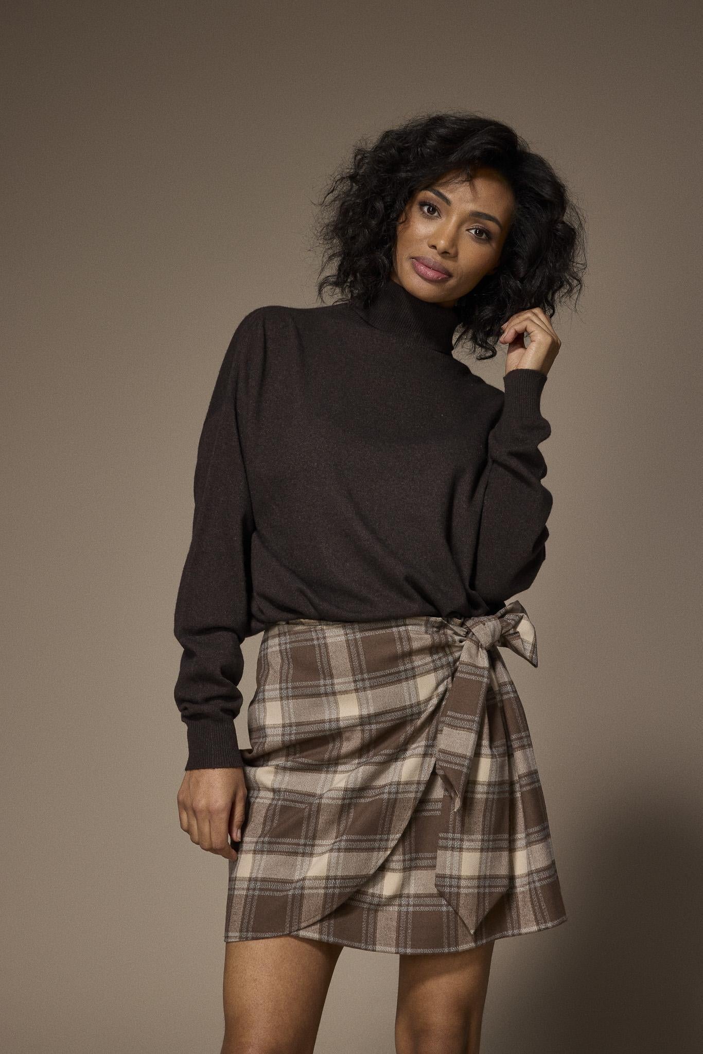 Selah losvallende rolkraag - Dark Brown
