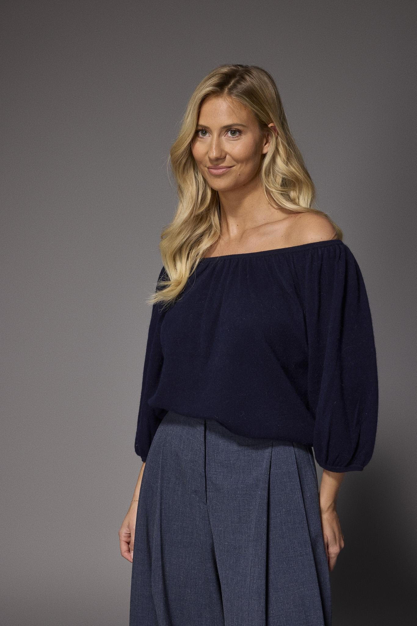 Pila off shoulder pull - Navy