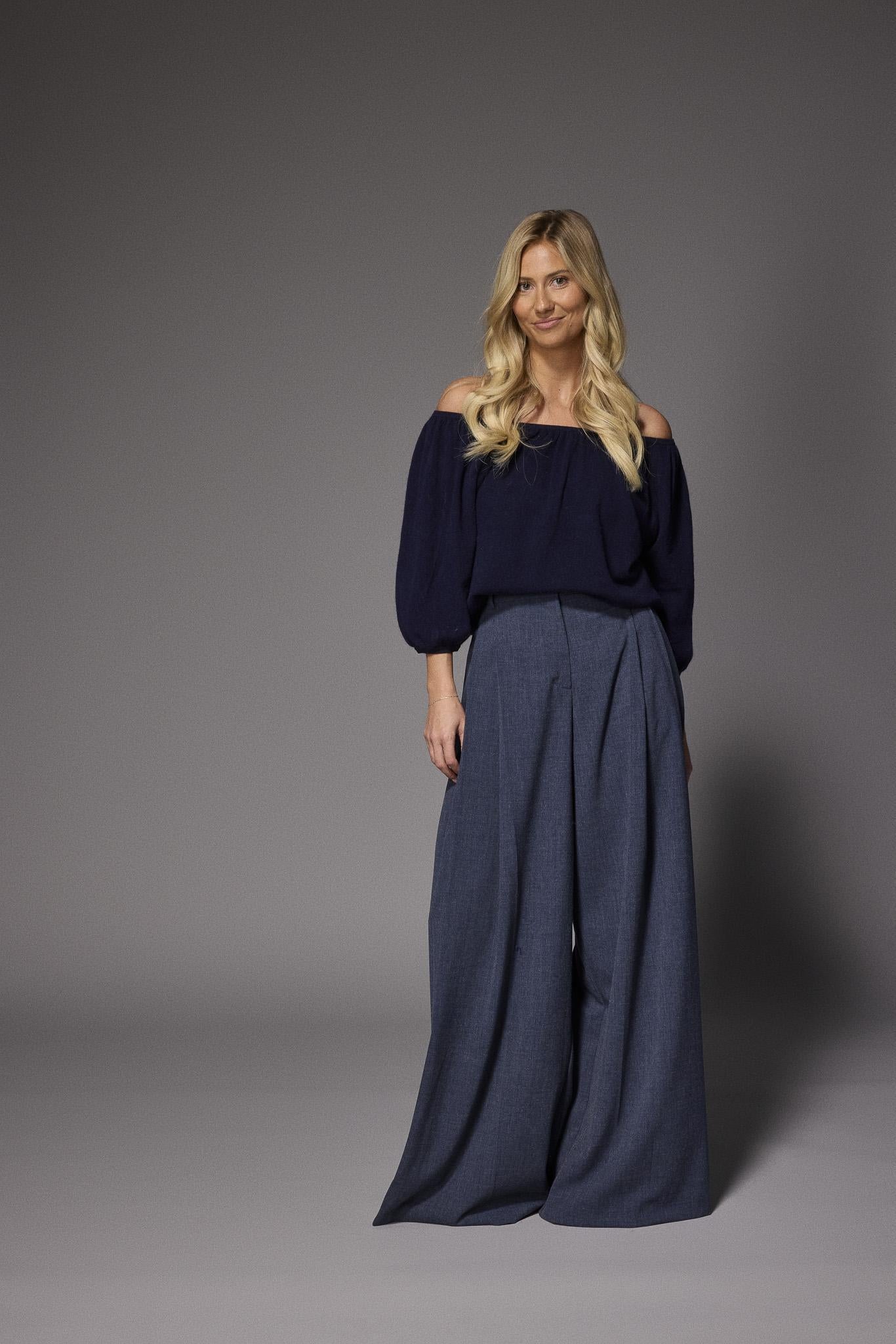 Pila off shoulder pull - Navy