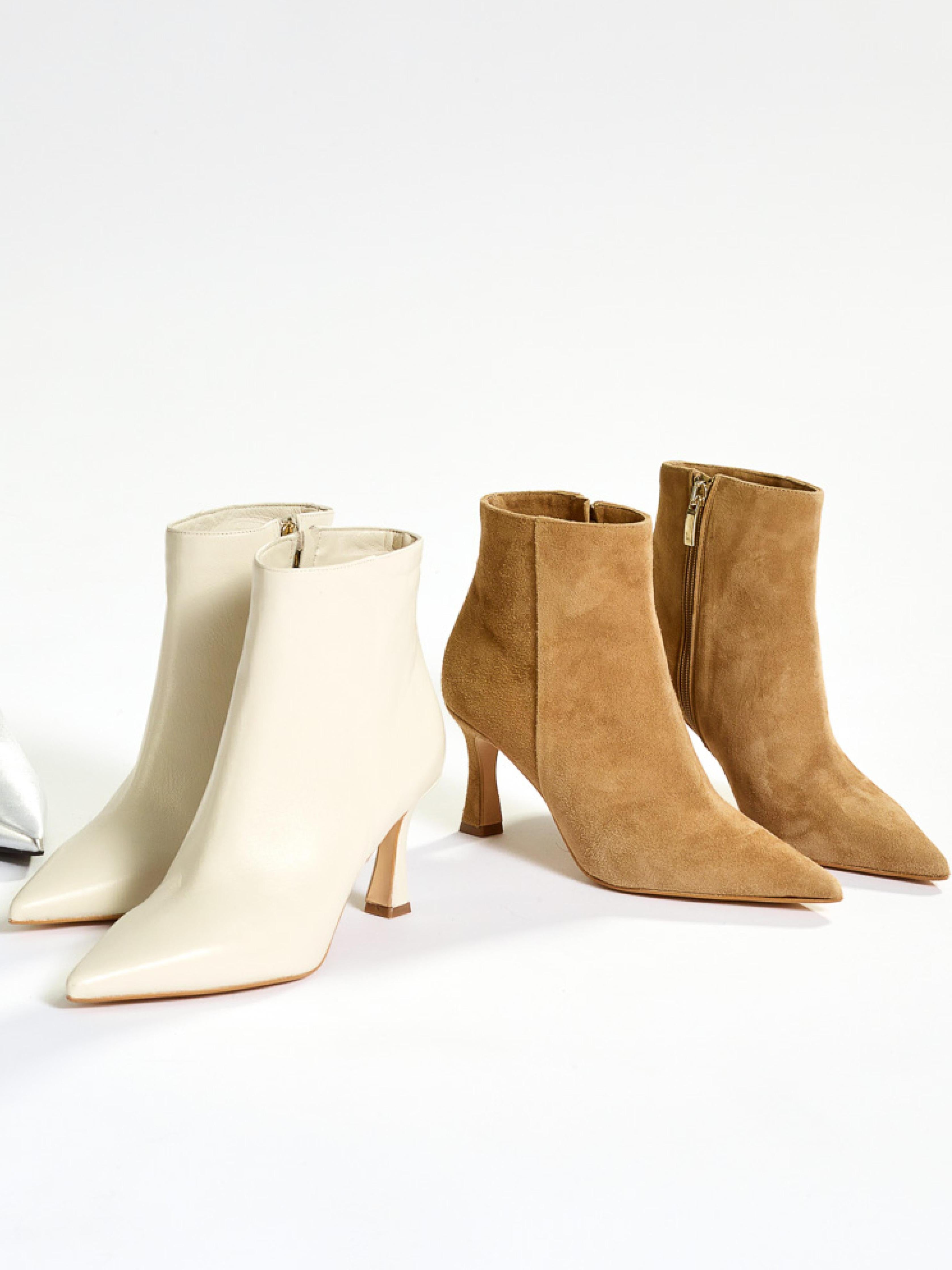 Bot met spitse punt - Suede Camel