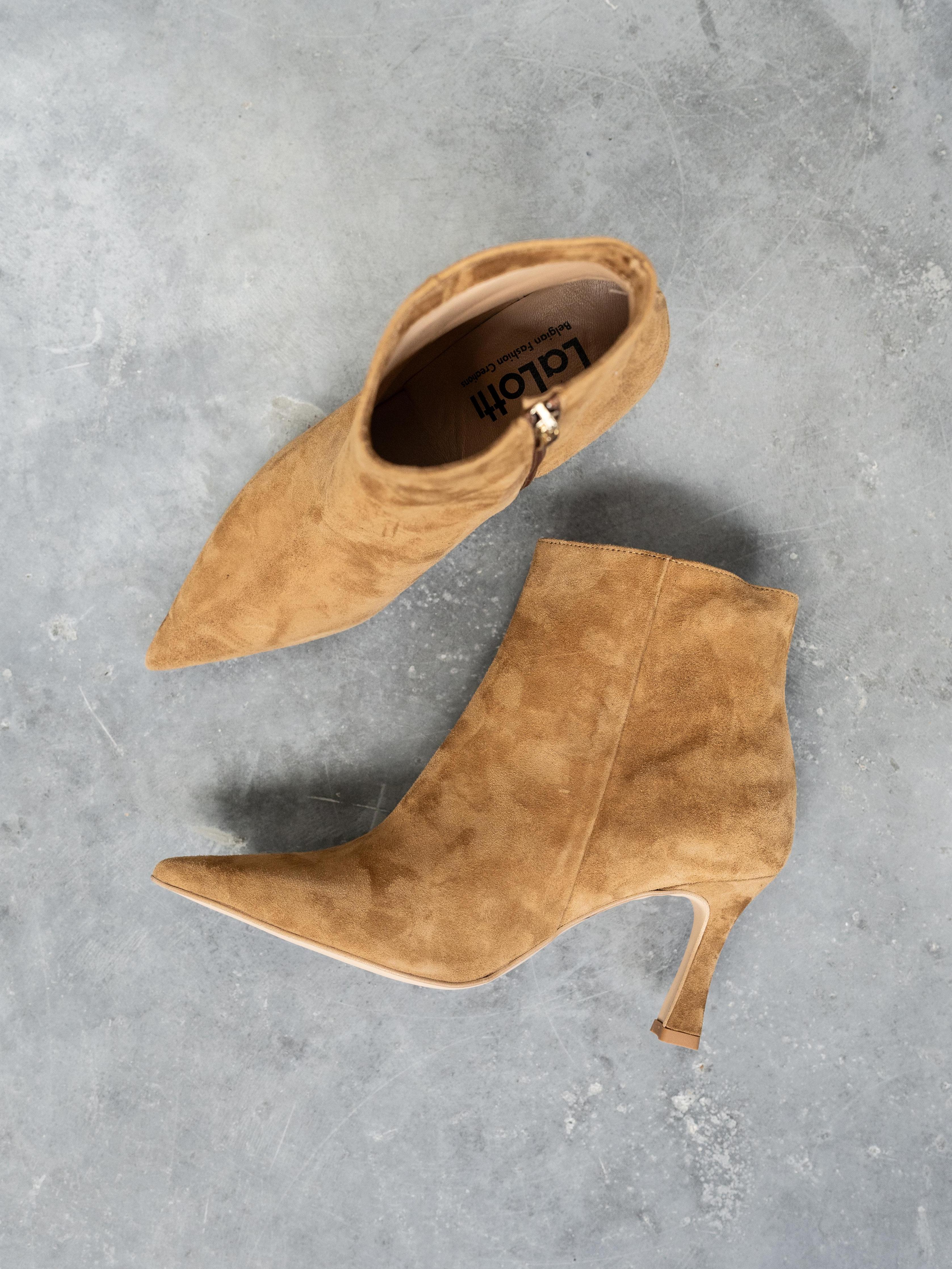 Bot met spitse punt - Suede Camel