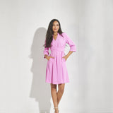 Korte jurk met knoopdetail - Roze