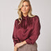 Satijnen blouse met opstaande kraag - Burgundy