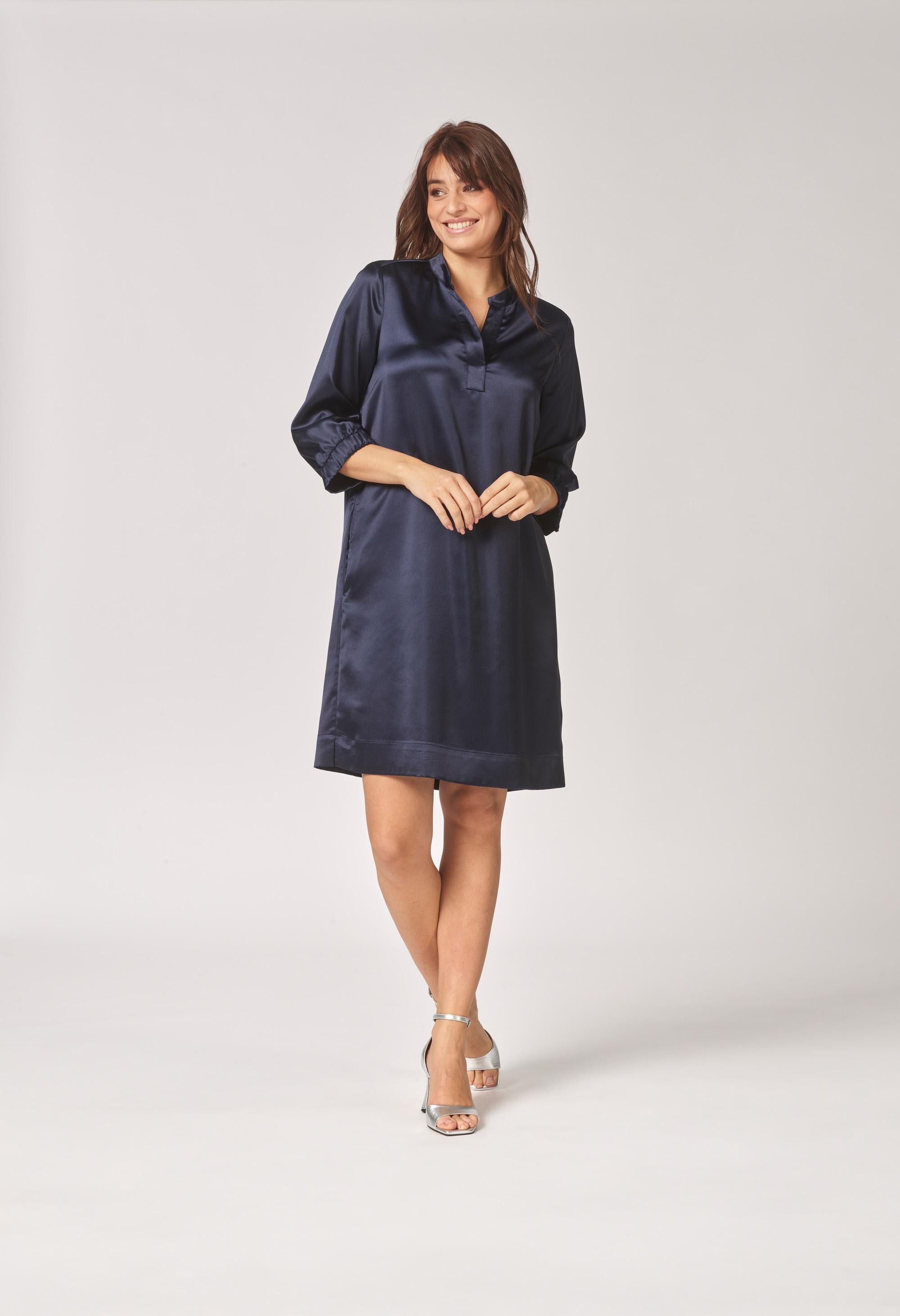 Satijnen jurk met v-hals - Navy