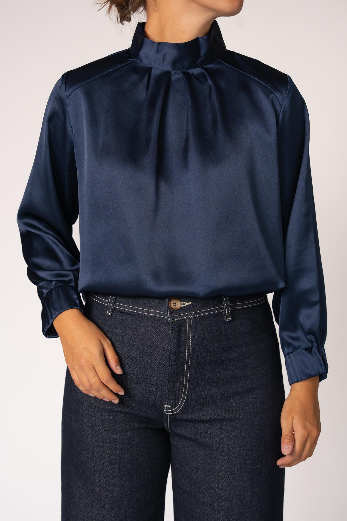 Satijnen blouse met opstaande kraag - Navy