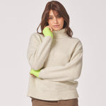 Rolkraag met kleur accent - Beige