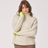 Rolkraag met kleur accent - Beige