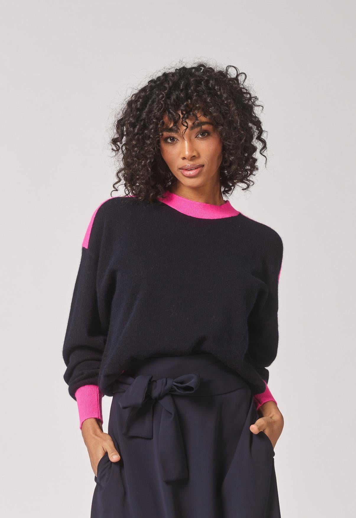 Pull met ronde hals en kleurdetail - Marine / Pink