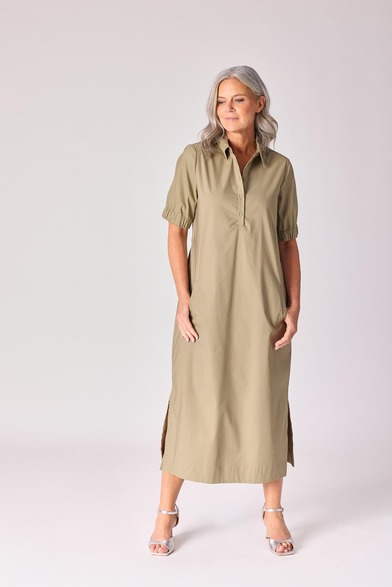 Lange jurk met smok - Pistache