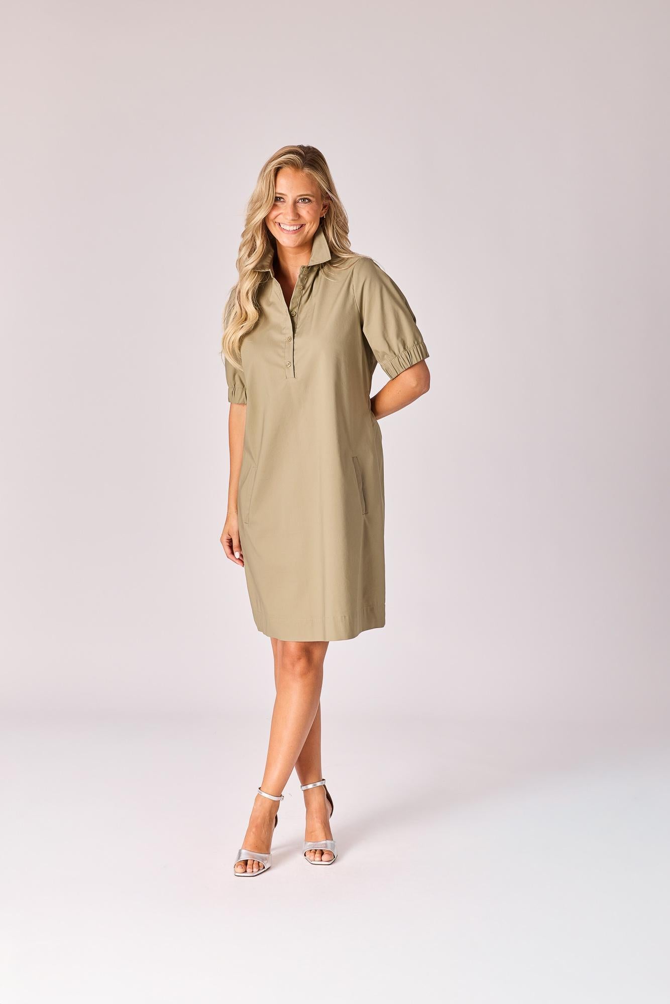 Korte jurk met smok - Pistache