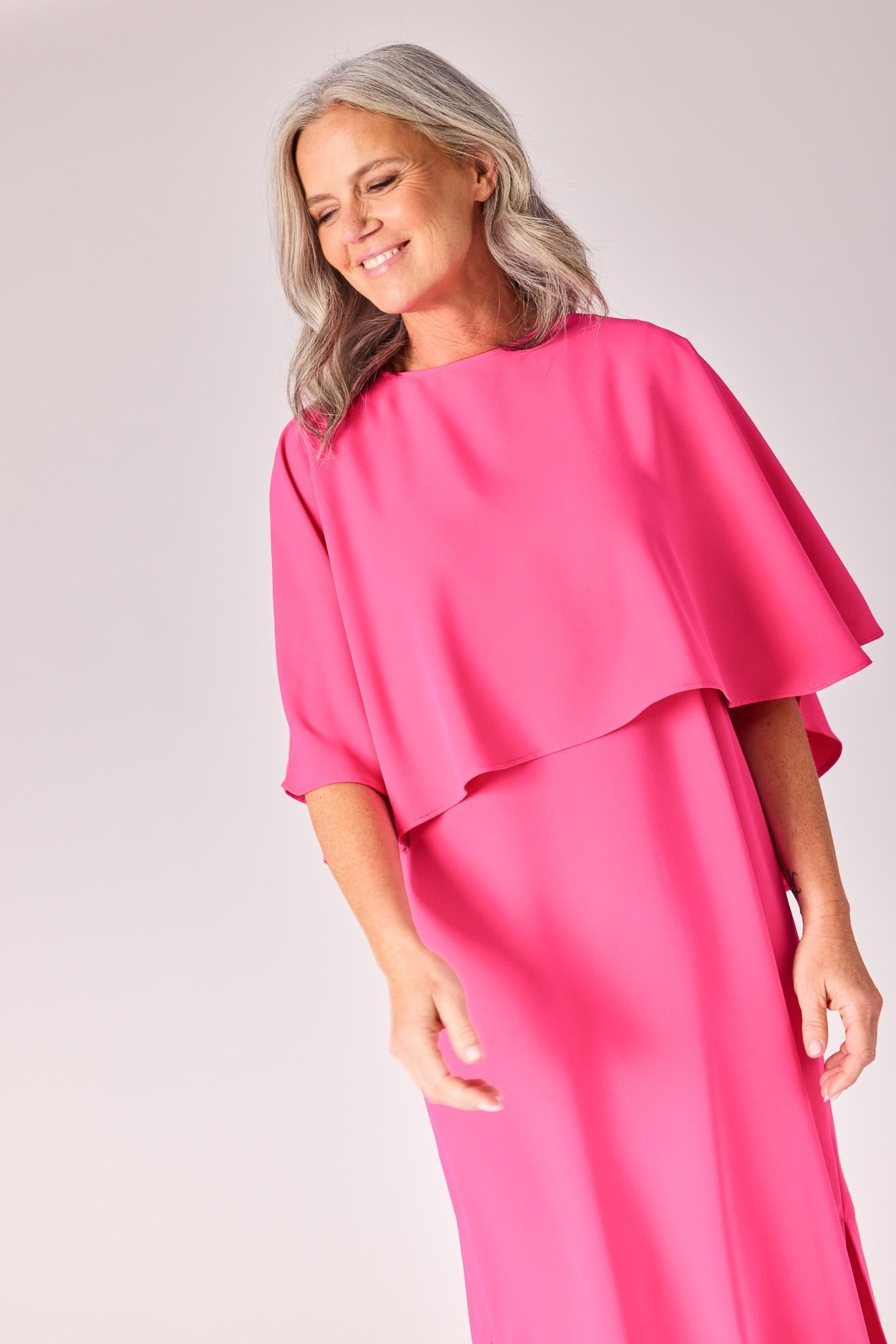 Mouwloze jurk met afneembare cape - Pink