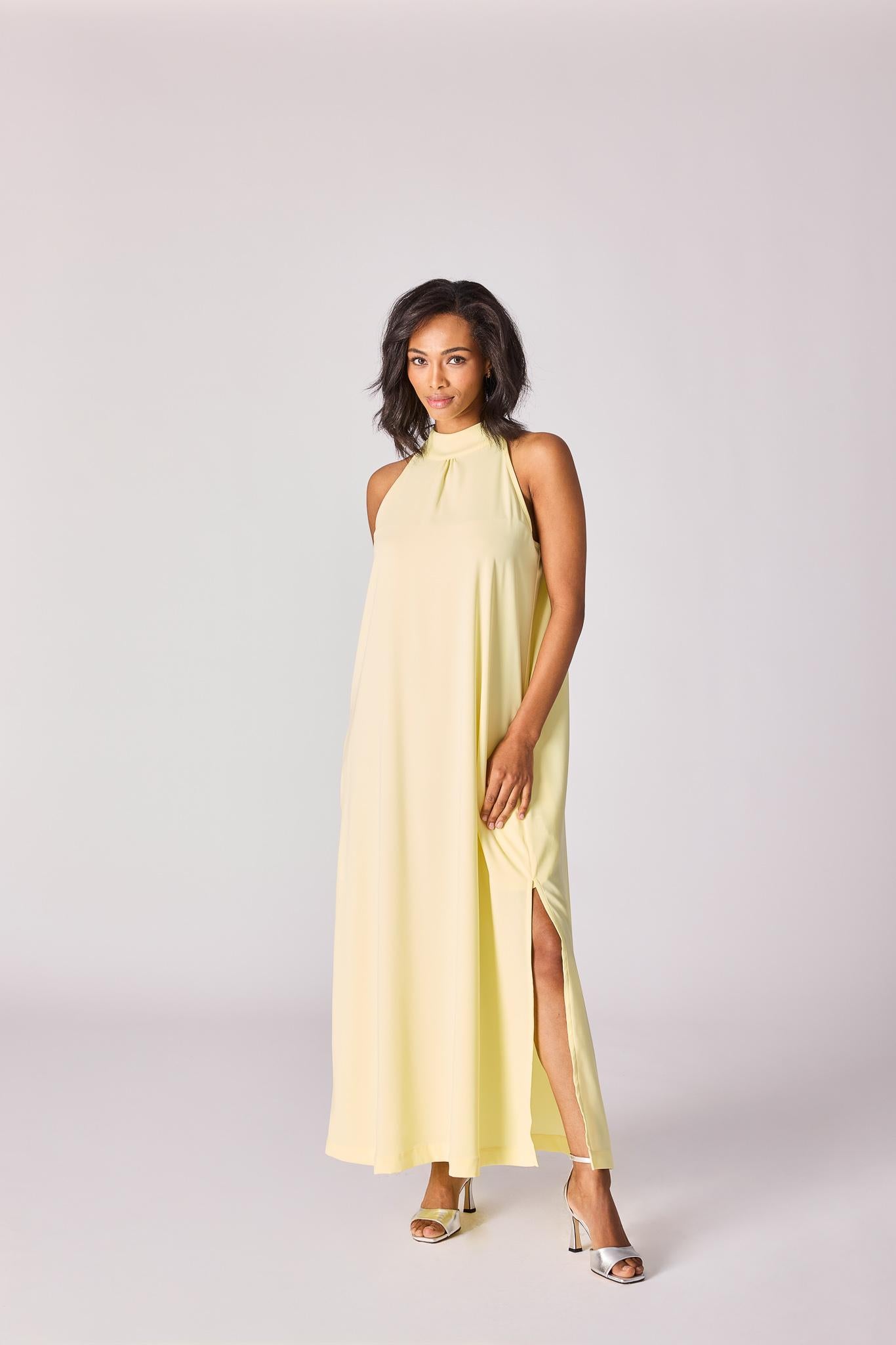 Lange jurk met halternek - Butter yellow