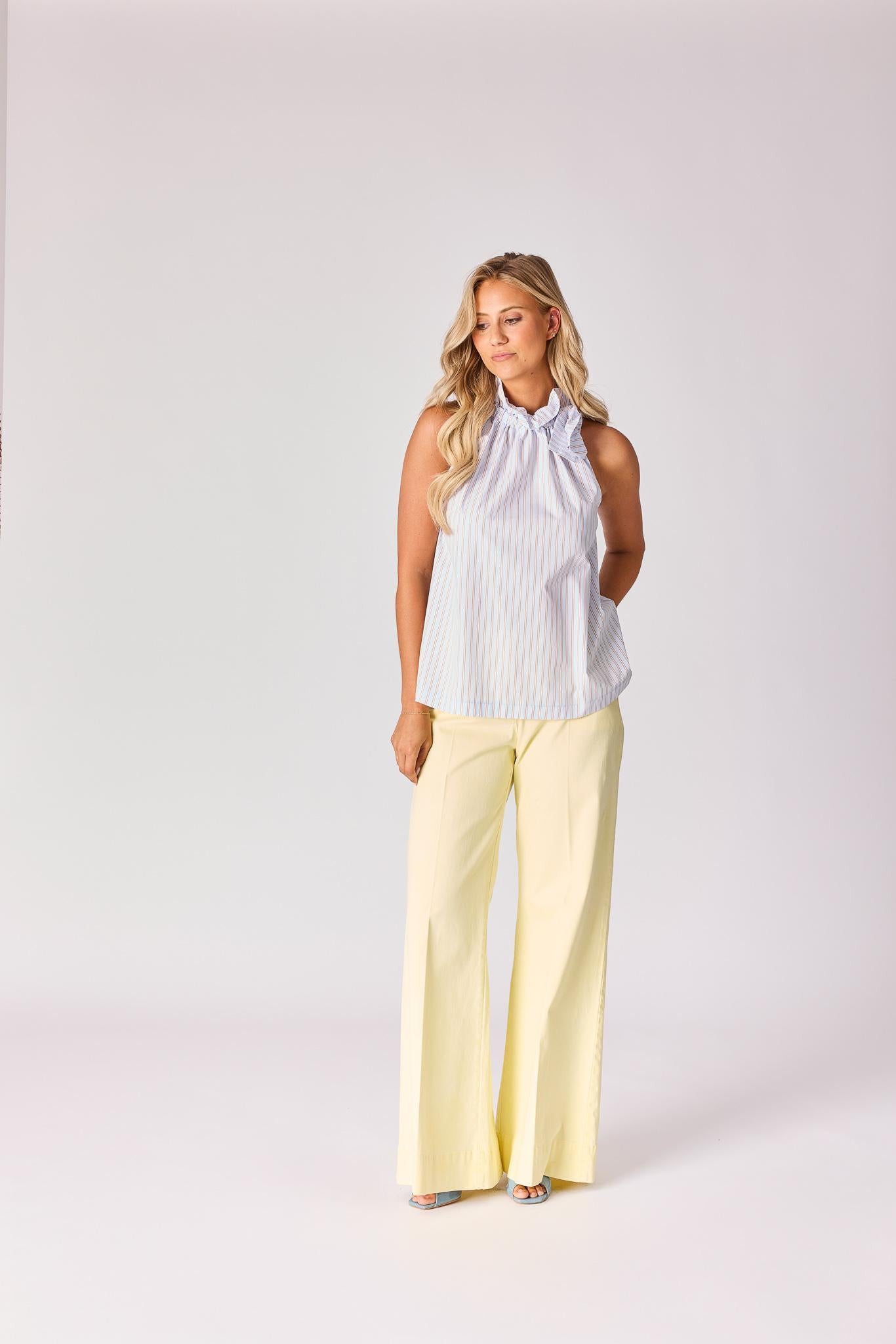 Top met halternek - Butter yellow stripe
