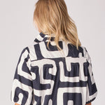 Kort jurk met rekkerdetail - Maze print