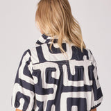 Kort jurk met rekkerdetail - Maze print