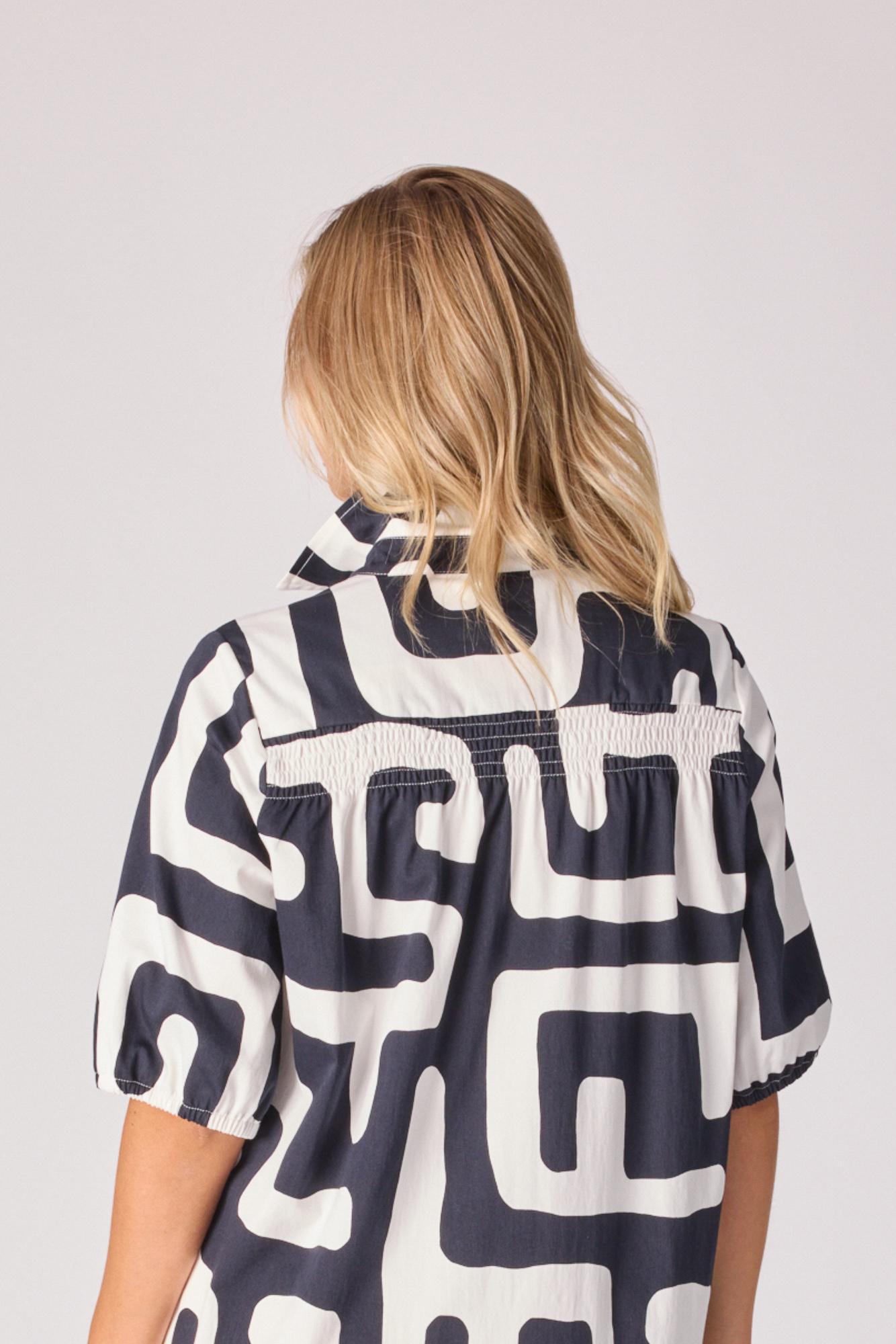 Kort jurk met rekkerdetail - Maze print