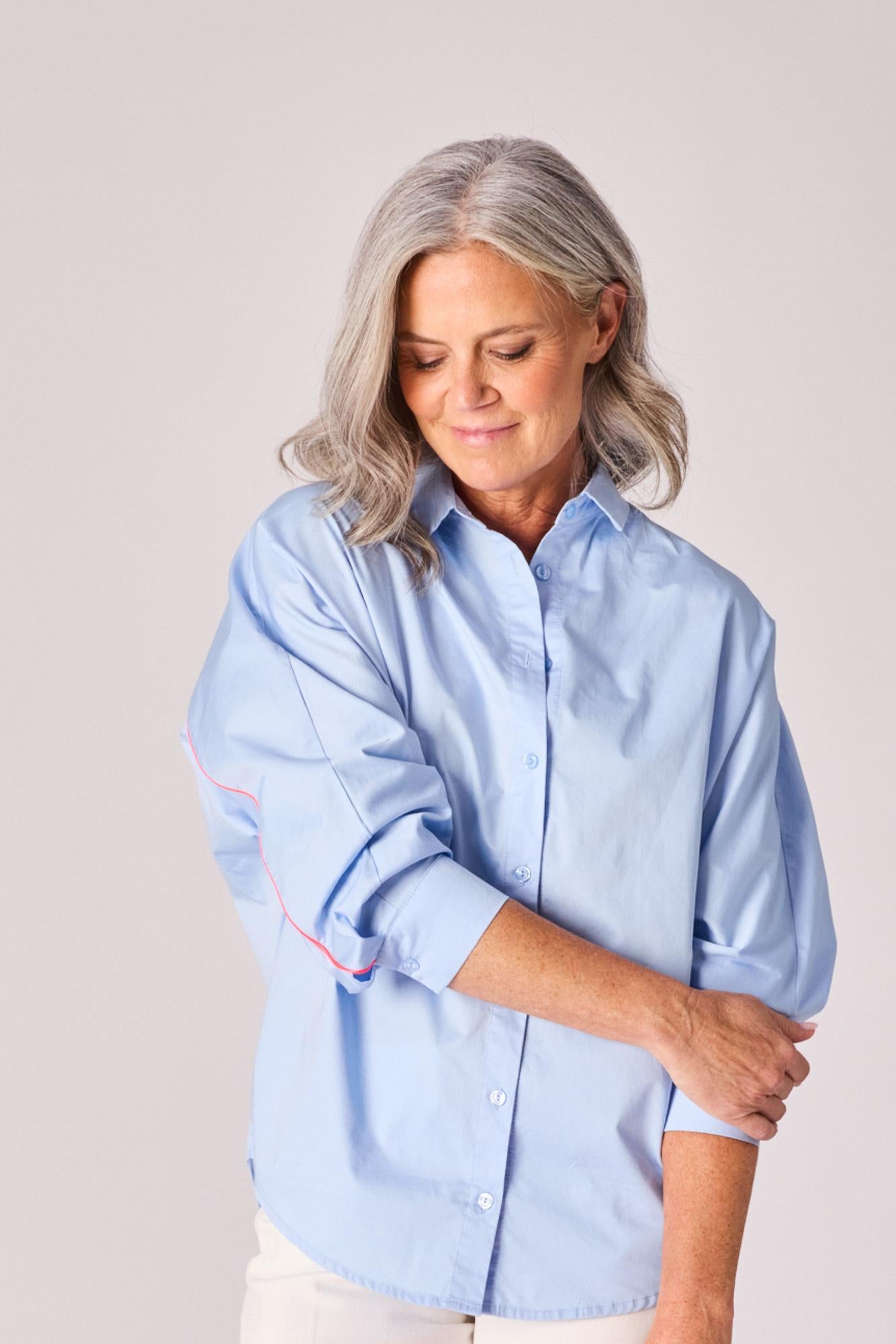 Blouse met fluo detail - Light blue / Fluo pink