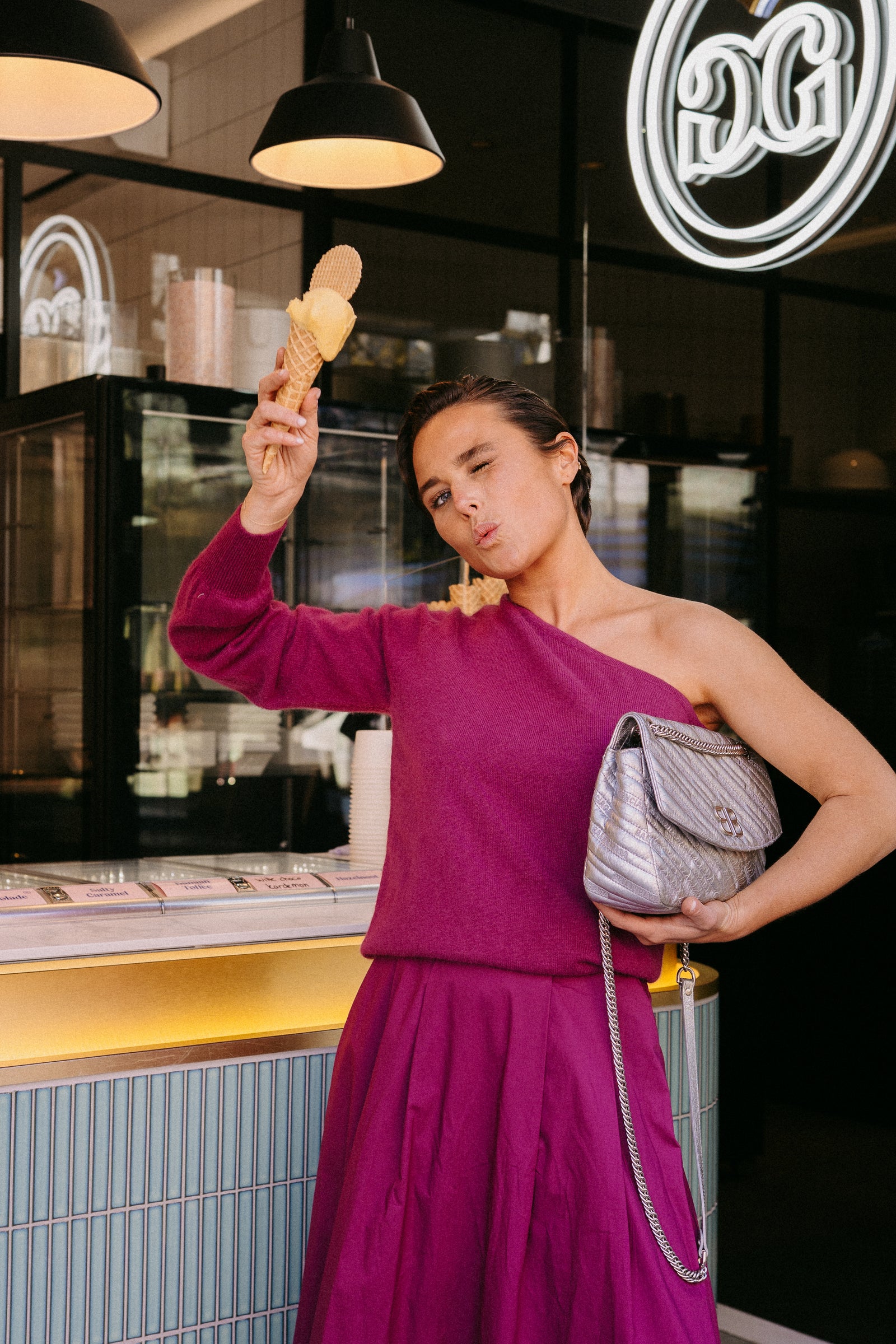 one shoulder pull - Violet